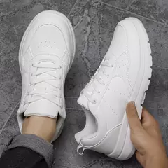Zapatos de cuero de negocios para hombre, mocasines suaves, zapatos casuales cómodos para hombre, zapatillas de deporte blancas y negras sólidas de otoño para hombre