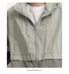 Image of Chaqueta Semir holgada para hombre, protección solar para acampar al aire libre, Top con capucha, bloque de Color de verano, textura arrugada de retales, moda