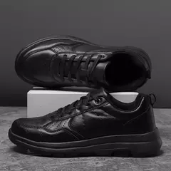 Image of Zapatos de cuero de negocios para hombre, mocasines suaves, zapatos casuales cómodos para hombre, zapatillas de deporte blancas y negras sólidas de otoño para hombre