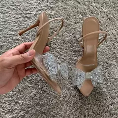 2025 mujeres verano arco Rhinestone Slingback bombas moda señora transparente tacones altos sandalias elegantes tacones puntiagudos - online store