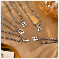 Vnox Collares iniciales para mujeres y hombres, colgante con dije del alfabeto de letras A-Z de acero inoxidable con cadena de cuerda trenzada, collar unisex