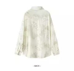 Semir camisa de manga larga para mujer de longitud media de gran tamaño ajuste relajado 2025 nueva camisa de verano con estampado completo de tinta para estilo moderno y artístico en internet