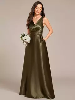 Vestidos de noche elegantes Escote en V profundo Cintura imperio Bolsillos de satén Hasta el suelo 2025 Ever Pretty of Olive Green Vestido de dama de honor en internet