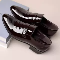 Imagen de Nuevos zapatos de cuero para hombre, zapatos informales de negocios, zapatos de trabajo de oficina, mocasines Oxford con punta estrecha para fiesta y boda