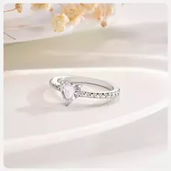 Anillo de Compromiso con Circonia en Forma de Corazón – Brillo y Romance - Eleganzie