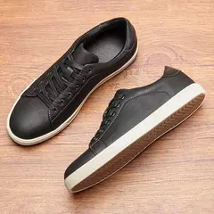 Zapatos informales para hombre, zapatos de cuero cómodos a la moda de marca 2025 en internet