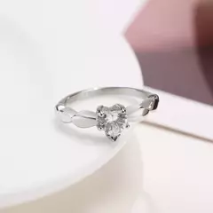 Anillo de Acero Inoxidable con Circonia en Forma de Corazón – Romance y Brillo para Aniversario - comprar en línea