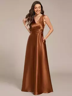 Vestidos de noche elegantes Escote en V profundo Cintura imperio Bolsillos de satén Hasta el suelo 2025 Ever Pretty of Olive Green Vestido de dama de honor en internet