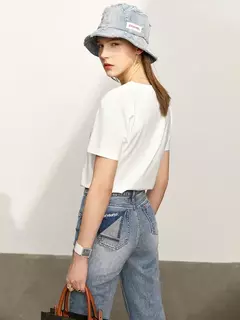 Camiseta Minimalista para Mujer – Diseño Versátil - Eleganzie