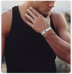 Vnox Pulsera de silicona de 12 mm para hombres, pulsera de silicona de caucho suave, juego de brazaletes con runas y brújula vikinga nórdica en internet