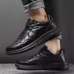 Image of Zapatos de cuero de negocios para hombre, mocasines suaves, zapatos casuales cómodos para hombre, zapatillas de deporte blancas y negras sólidas de otoño para hombre
