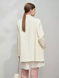 Chaqueta Minimalista – Diseño Elegante en internet