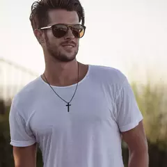 Vnox Collares cruzados para hombres y mujeres, colgante de cruz gruesa de acero inoxidable de color negro y plateado simple con cadena de caja
