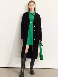 Imagen de AMII-suéter minimalista para mujer, cárdigan con cuello en V, diseño de botones artísticos, ropa de punto larga holgada, Tops 2022, invierno, 12241079