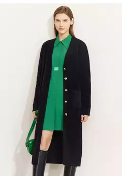 Imagen de AMII-suéter minimalista para mujer, cárdigan con cuello en V, diseño de botones artísticos, ropa de punto larga holgada, Tops 2022, invierno, 12241079