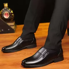 Zapatos de cuero para hombre, zapatos formales de negocios para personas mayores, punta redonda negra, informales, sencillos, cómodos, de talla grande - Eleganzie