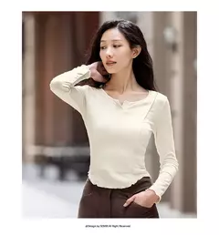 Imagen de Semir-Camiseta de manga corta para mujer, camiseta ajustada diseñada para lucir más delgada, Top con dobladillo de volantes elegante, novedad de otoño 2024