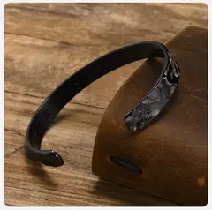 Vnox Pulseras vikingas nórdicas para hombres y mujeres, brazalete de acero inoxidable martillado hecho a mano, joyería de regalo Rock Punk - Eleganzie