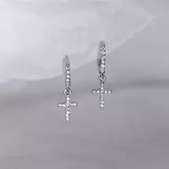 Pendientes de Aro de Plata 925 con Cruz de Circón – Elegancia Clásica y Lujo Refinado - comprar en línea