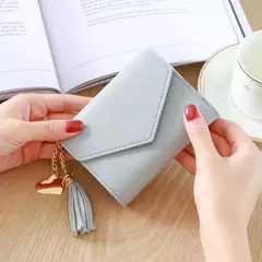Imagen de Carteras cortas de moda para mujer, billetera de cuero PU con borlas de lujo, billetera pequeña con cerrojo, monedero de tendencia, tarjetero para mujer