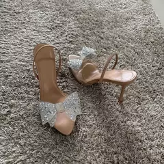 2025 mujeres verano arco Rhinestone Slingback bombas moda señora transparente tacones altos sandalias elegantes tacones puntiagudos