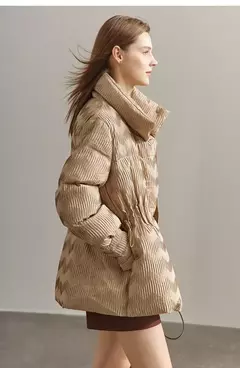 AMII-abrigo acolchado minimalista de plumón de pato para mujer, ropa de abrigo cálida con solapa y cuello levantado ligero, chaquetas nuevas de invierno 2025 12344052 - Eleganzie