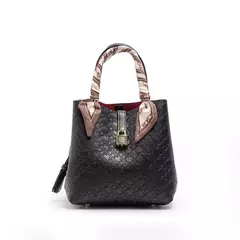 Bolso de Hombro CH de Gran Capacidad – Estilo Moderno - comprar en línea