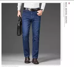 Pantalones elásticos informales de negocios para hombre, pantalón vaquero azul clásico, Vaqueros rectos holgados, talla grande 40 42 44 46 2025 - online store