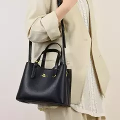 Imagen de Bolsos de viaje de 3 capas para mujer, bandolera de mano de cuero Pu suave de canguro de alta calidad, bandolera