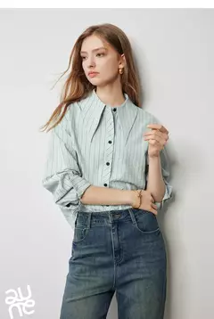 Blusa a Rayas con Cuello – Diseño Clásico