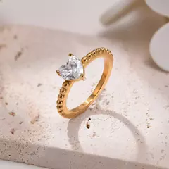 Anillo de Acero Inoxidable con Circonia en Forma de Corazón – Romance y Brillo para Aniversario