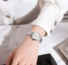 Reloj femenino de Pulsera CURREN – Elegancia Minimalista con Esfera - comprar en línea