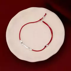 Imagen de Pulsera de Plata 925 con Dije de Cuerda Roja – Elegancia Clásica y Estilo Moderno