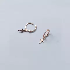 Pendientes Cruz de Plata 925 en Oro Rosa – Elegancia Clásica y Sofisticada en internet