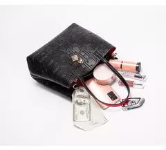 Imagen de CH, bolso de hombro de alta calidad a la moda para mujer, bolso de mano con diseño de estampado de letras de Color puro para personas mayores, bolso de mano con temperamento de gran capacidad