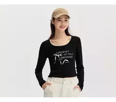 Imagen de Semir-Camiseta de manga larga para mujer, Top ajustado de encaje suave, estilo corto con lazo y diseño de letras dulces, novedad de otoño, 2024