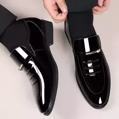 Imagen de Zapatos de charol para hombre, zapatos de negocios, mocasines informales con punta estrecha, zapatos de lujo para fiesta y boda de talla grande
