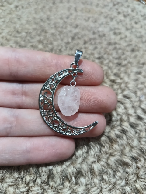Dije luna cuarzo rosa