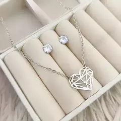 Conjunto de aço inox, Corrente e Brinco, Coração e Zircônias.