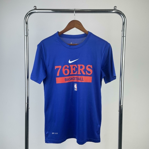 Camiseta Dri-Fit NBA Philadelphia 76ers - Pré Jogo - Masculina Nike - Azul
