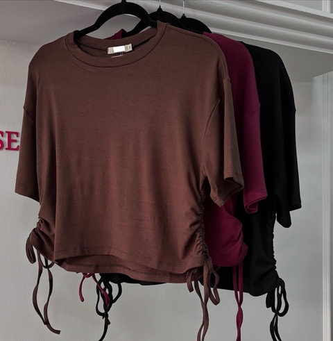 CAMISETA LAÇOS LATERAL - comprar online