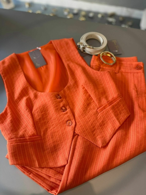 COLETE RISCA DE GIZ STELA LARANJA