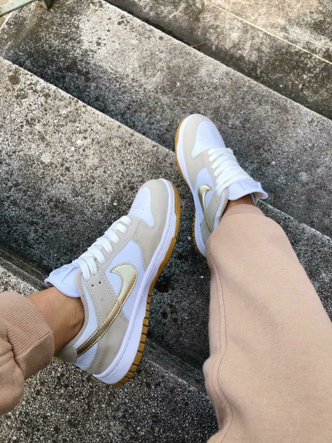 Tênis Nike Dunk Dourado