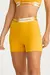 SHORT COM CÓS DE ELÁSTICO AMARELO MEL