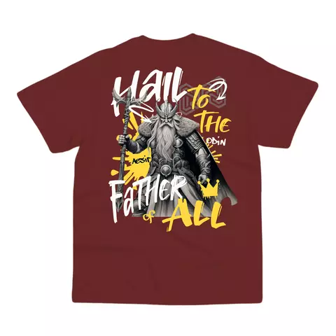 Camiseta vinho Hail Odin segurando um machado, com texto "Hail to the Father of All" em cores amarelo e branco