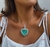Colar Luxo de Maxi Coração Esmeralda Colombiana com cravação e contra argola cravejada no banho Ródio branco