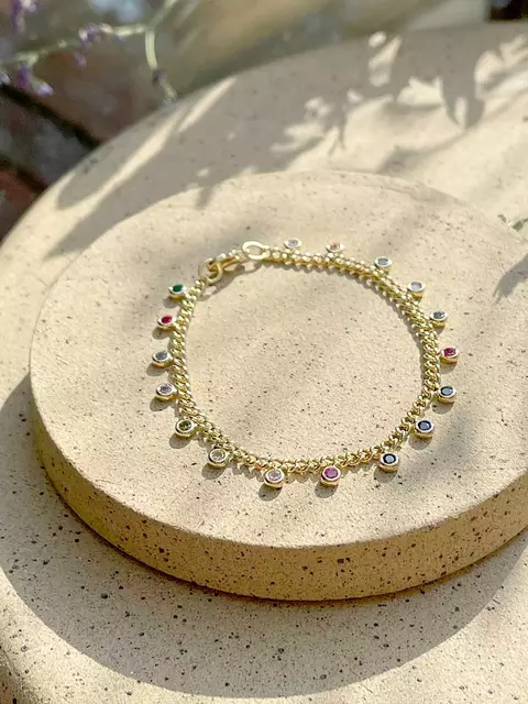 Pulseira de corrente com zircônias coloridas no banho Ouro