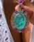 Colar Luxo Maxi cabochão em Esmeralda Colombiana no banho Ouro na internet