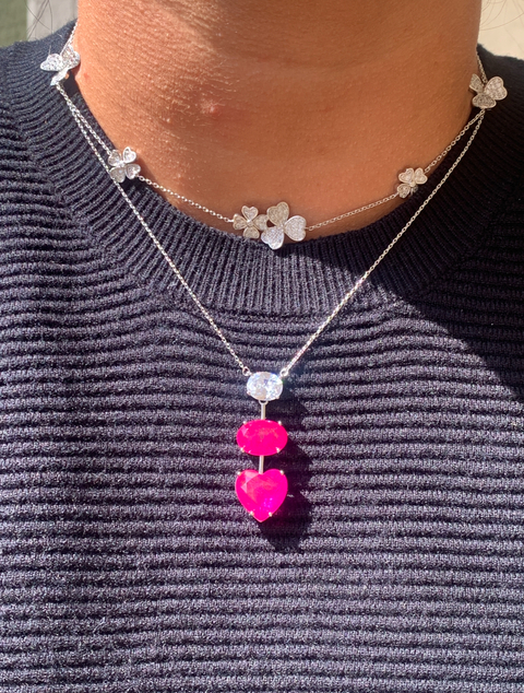 Conjunto delicado de flores cravejadas no banho Ródio Branco - comprar online