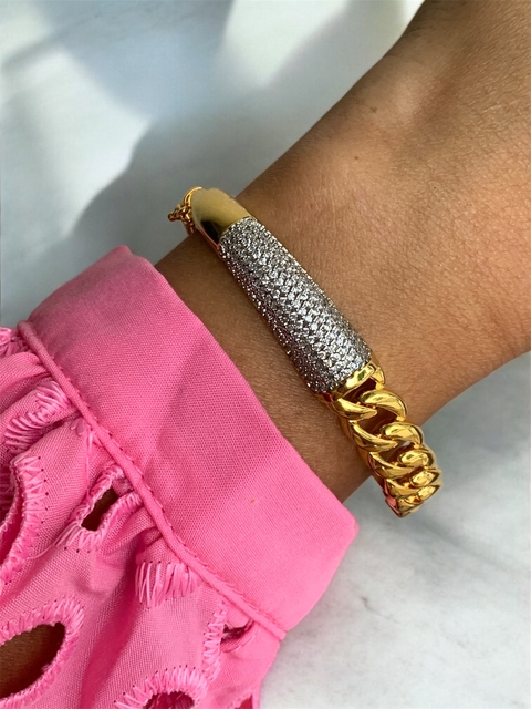 Bracelete de elos com cravação de zirconias no banho Ouro